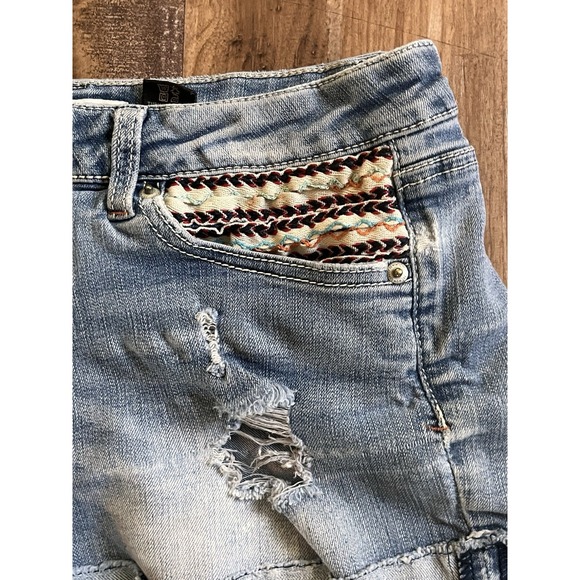 Soundgirl Juniors Embroidered Distressed Cuff Low Rise Short Shorts Size 9 - Picture 3 of 6